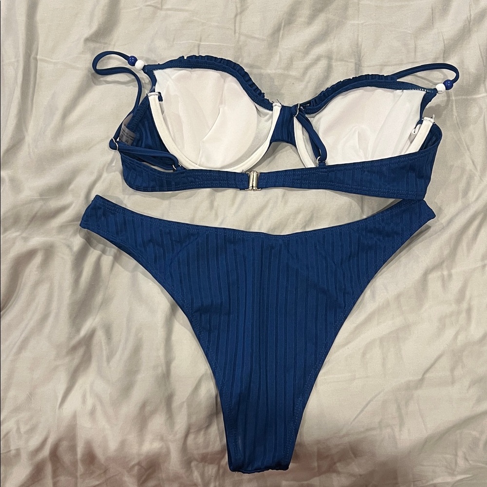 Two piece bikini - Picture 3 of 4